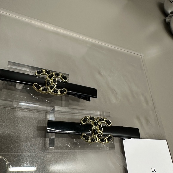 CHANEL LA COLLECTION BLACK AND GOLD DOUBLE CC HAIR CLIPS. NWT - Picture 4 of 4